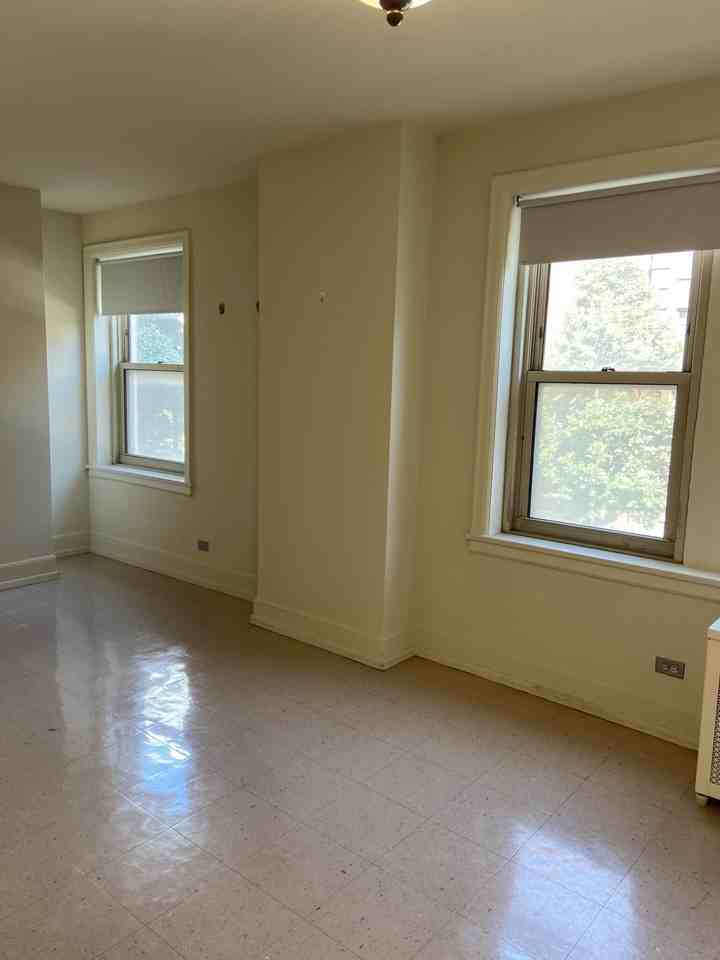 1369 E Hyde Park Blvd #306