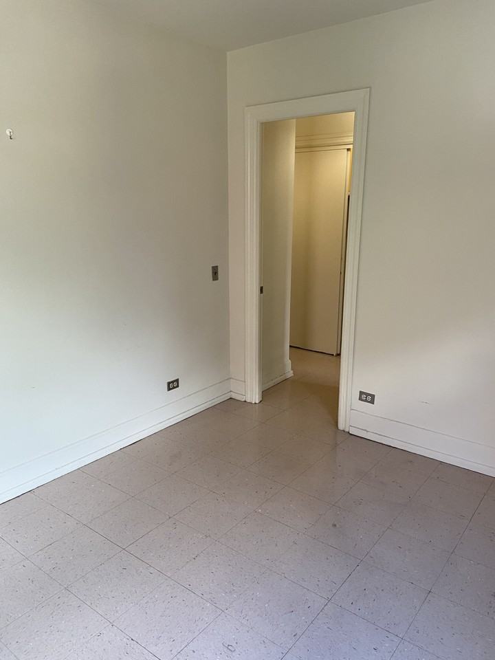 1369 E Hyde Park Blvd #709