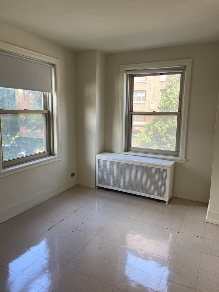 1369 E Hyde Park Blvd #1002