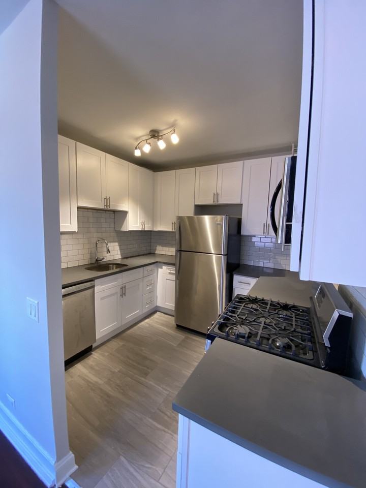 1369 E Hyde Park Blvd #805