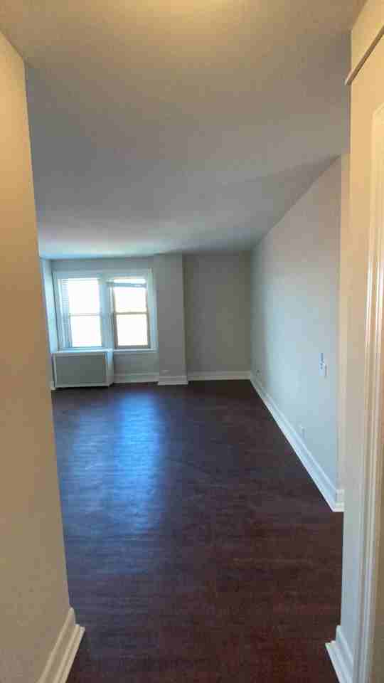 1369 E Hyde Park Blvd #404