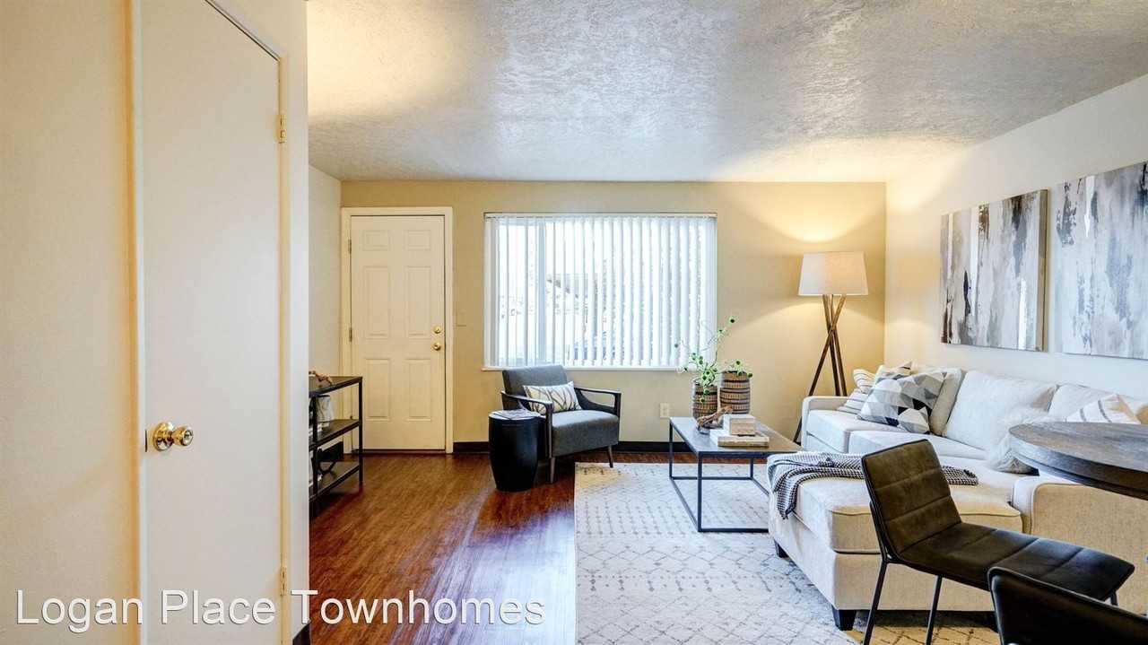 4315 25th Ave NE - Photo 2 of 5
