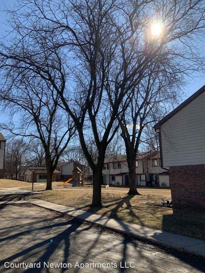 1453 N 11th Ave E - Photo 2 of 9