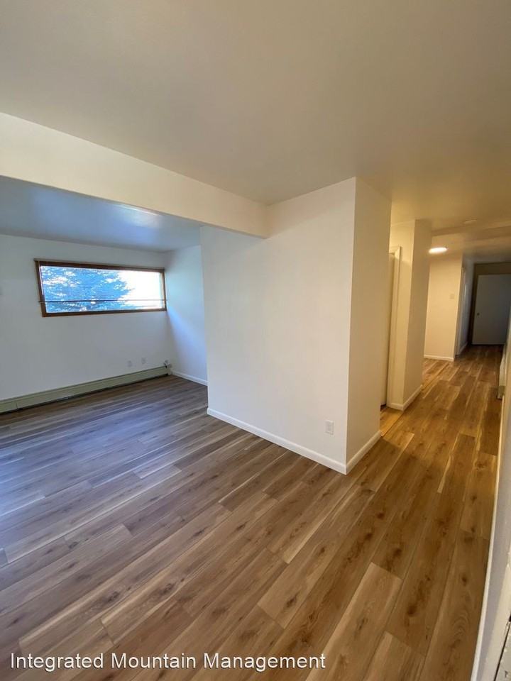 709 Cowdin - Photo 2 of 8