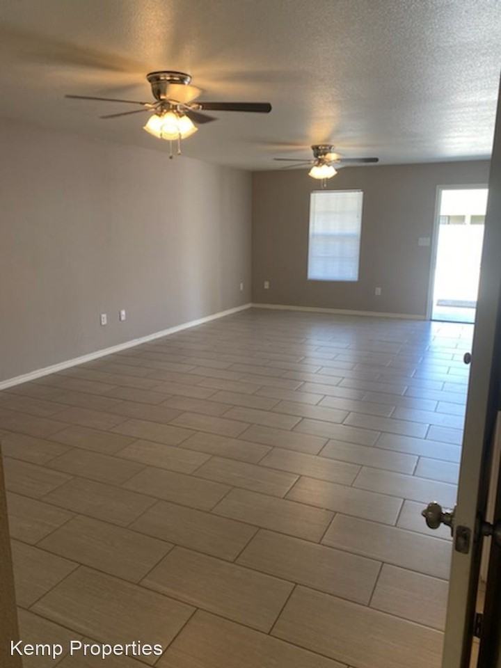 3319 Avenue H - Photo 3 of 38