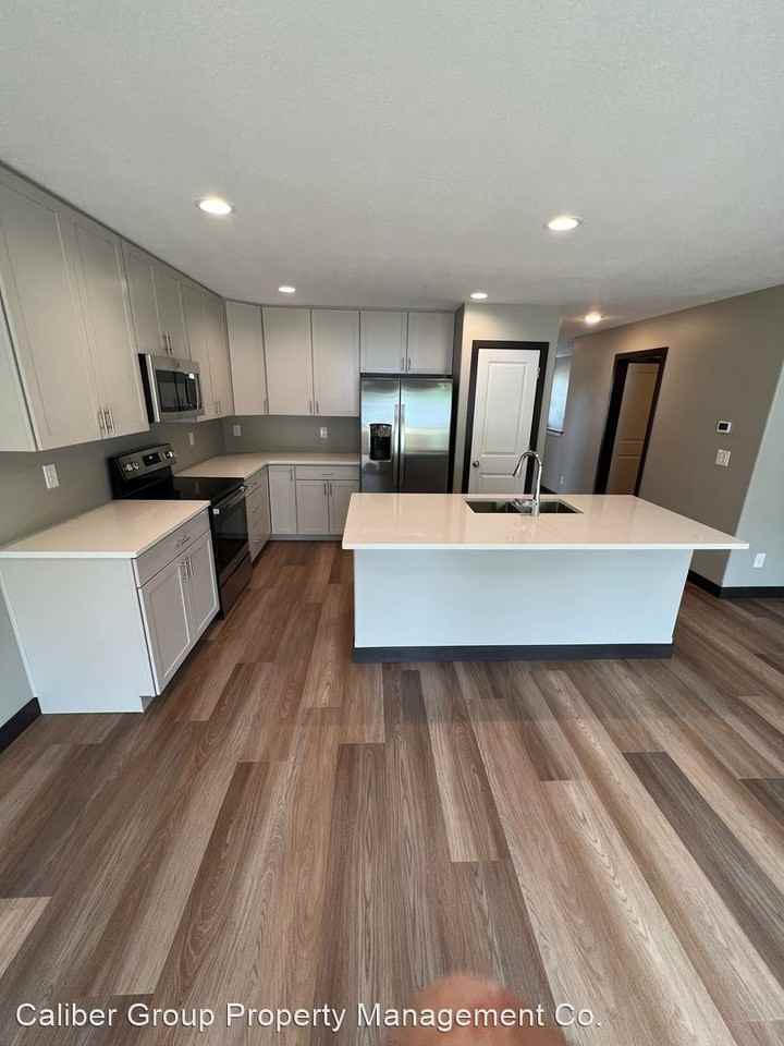 3330 Lincolnshire Rd - Photo 3 of 18