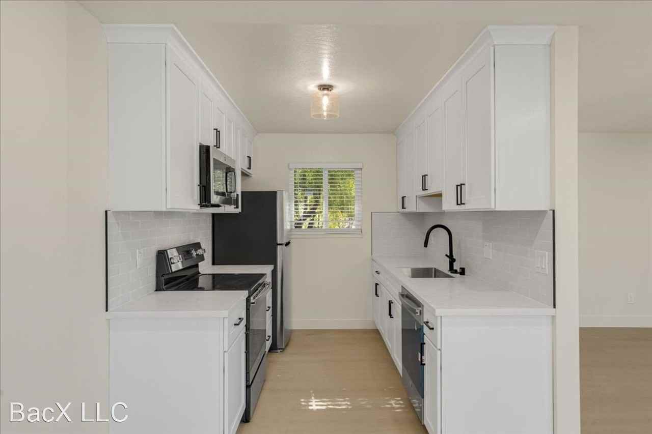 Delaware St - 11 Units - Photo 2 of 9