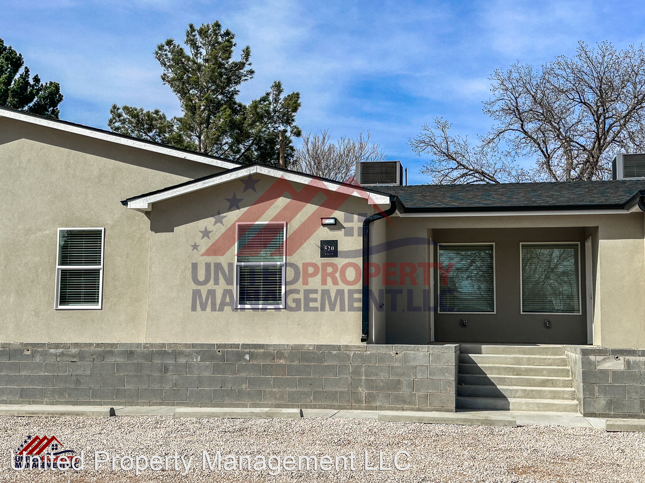 520 NE First St - Photo 2 of 3