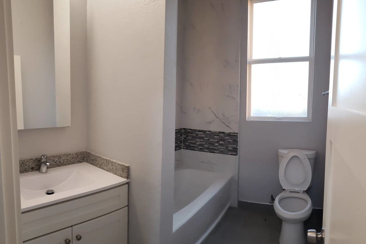 1152 98th Ave - Photo 2 of 9