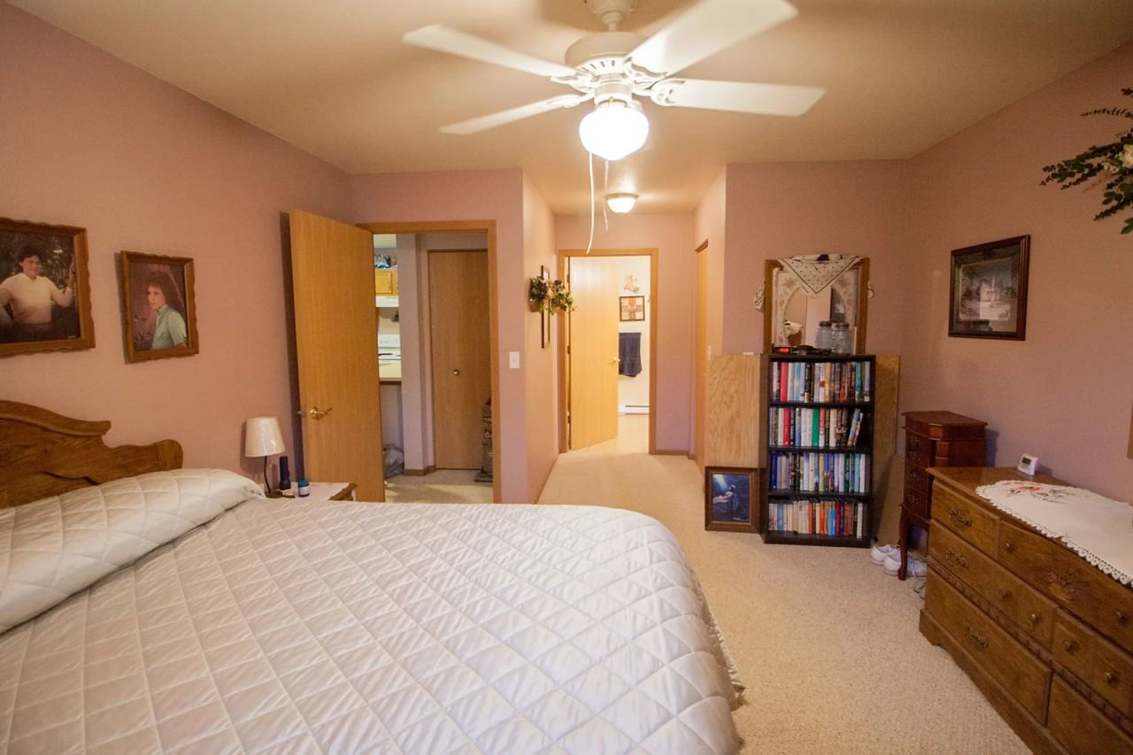 618 Christel Dr - Photo 2 of 5