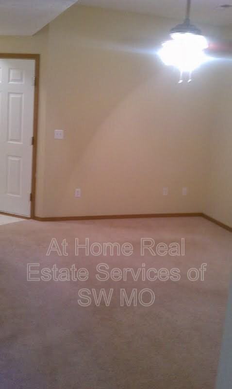 5556 N Green Ln - Photo 3 of 12