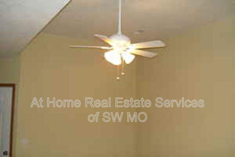 5556 N Green Ln - Photo 4 of 12