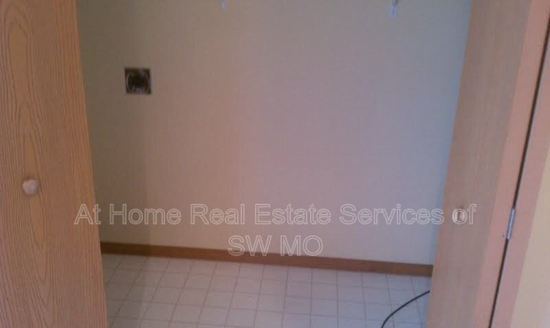 5556 N Green Ln - Photo 5 of 12