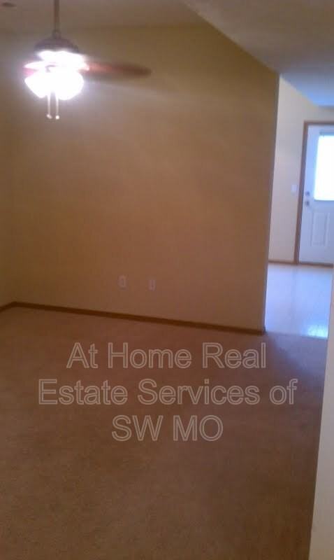 5556 N Green Ln - Photo 6 of 12