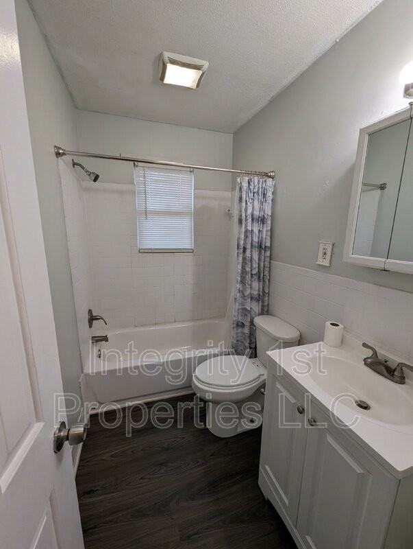 5615 E 28th St - Photo 2 of 12