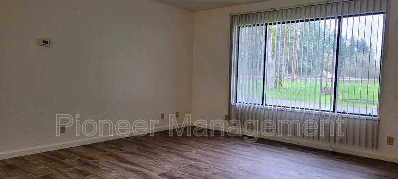 113 Lone Pine Ln - Photo 3 of 12