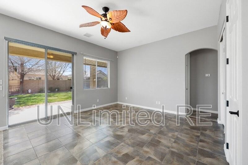 4795 N Edgemont Rd - Photo 7 of 38