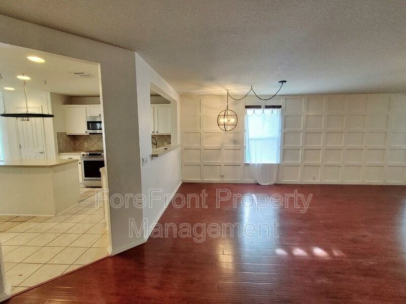 555 Planters Pass - Photo 2 of 41