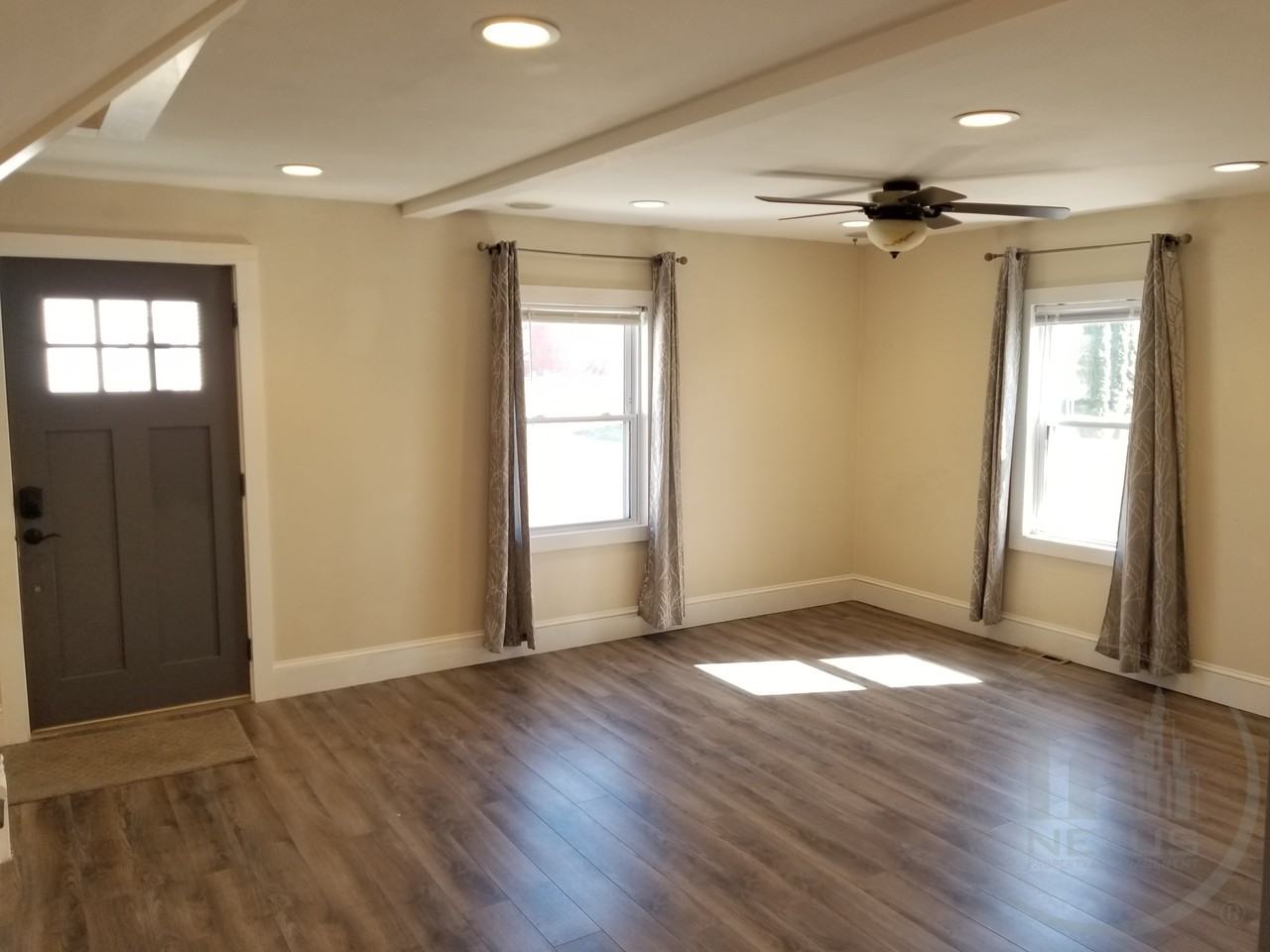 27 Knowlton St - Photo 3 of 21