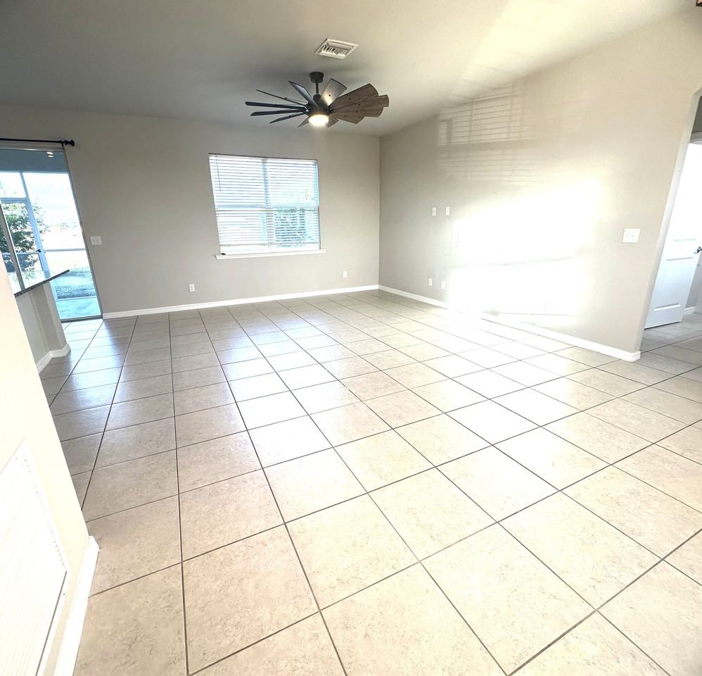 2430 Nw 7th Ave - Photo 3 of 20