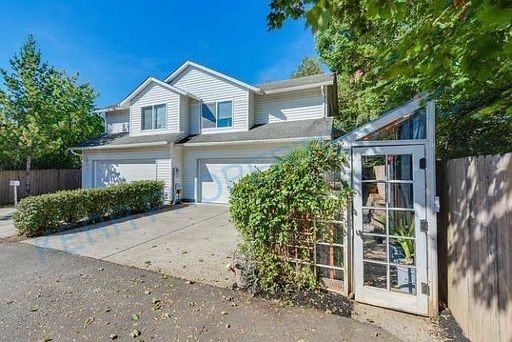 83 NW Towle Ave - Photo 3 of 23