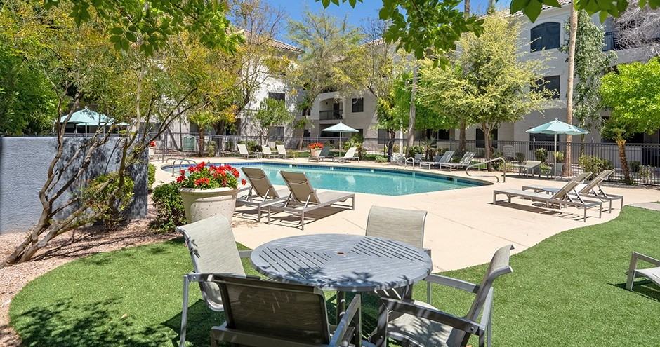 Estates on Maryland Apartments - Photo 2 of 49