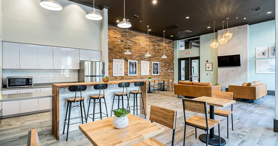 Estates on Maryland Apartments - Photo 4 of 49