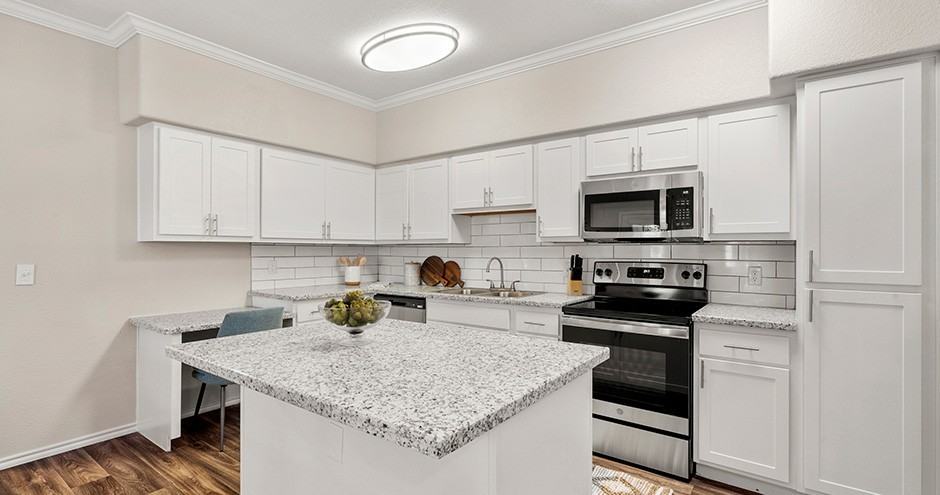 Estates on Maryland Apartments - Photo 6 of 49