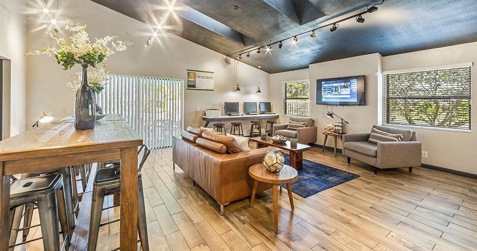 Seasons 704 Apartments - Photo 4 of 31