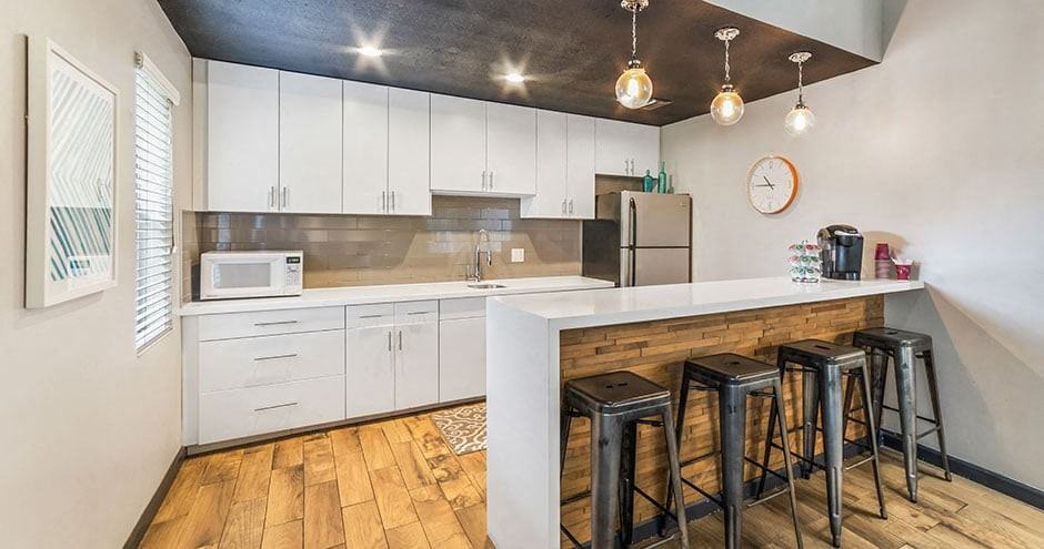 Seasons 704 Apartments - Photo 5 of 31