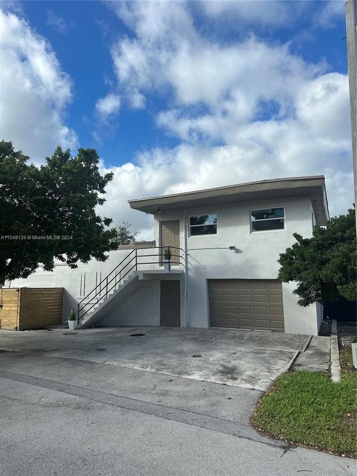 202 N Flagler Ave UP, Pompano Beach, FL 33060 1 Bedroom Apartment