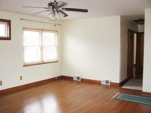 330 Hall St - Photo 2 of 7