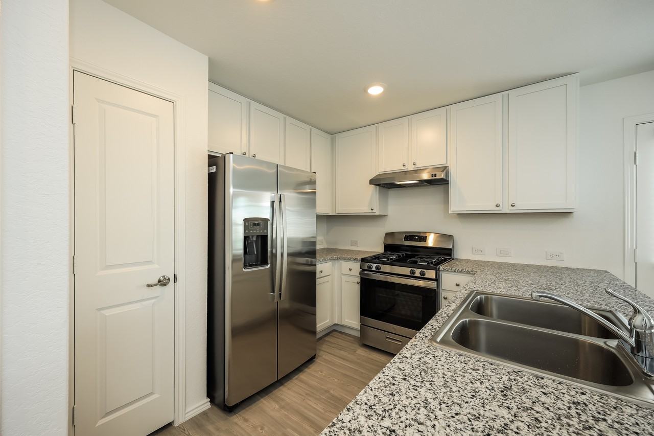 939 Cook Bnd - Photo 6 of 16