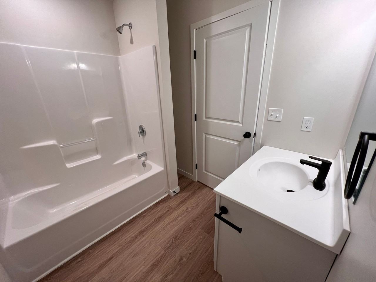 Thames Crossing - Photo 7 of 16