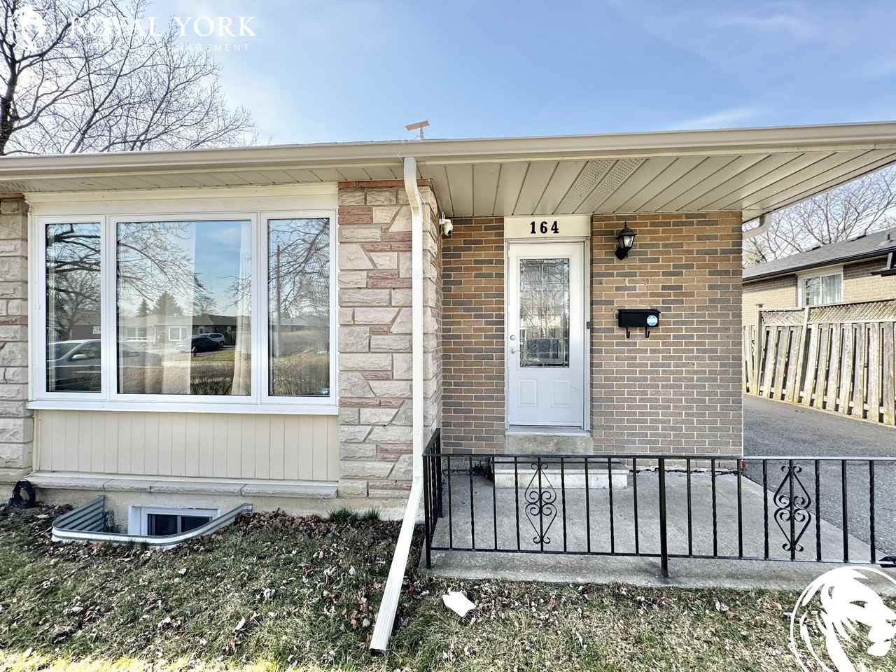 2-164 Earnscliffe Circle, Brampton, Ontario L6T 2B7 - Photo 2 of 25