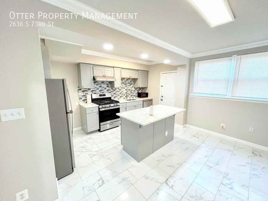 2636 S 73rd St - Photo 2 of 21