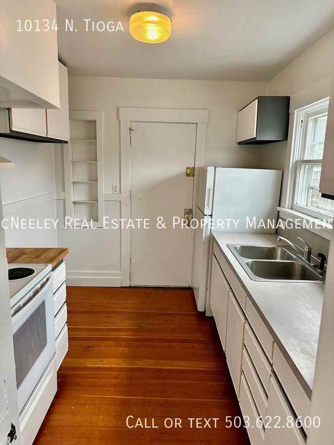 10134 N Tioga Ave - Photo 2 of 10