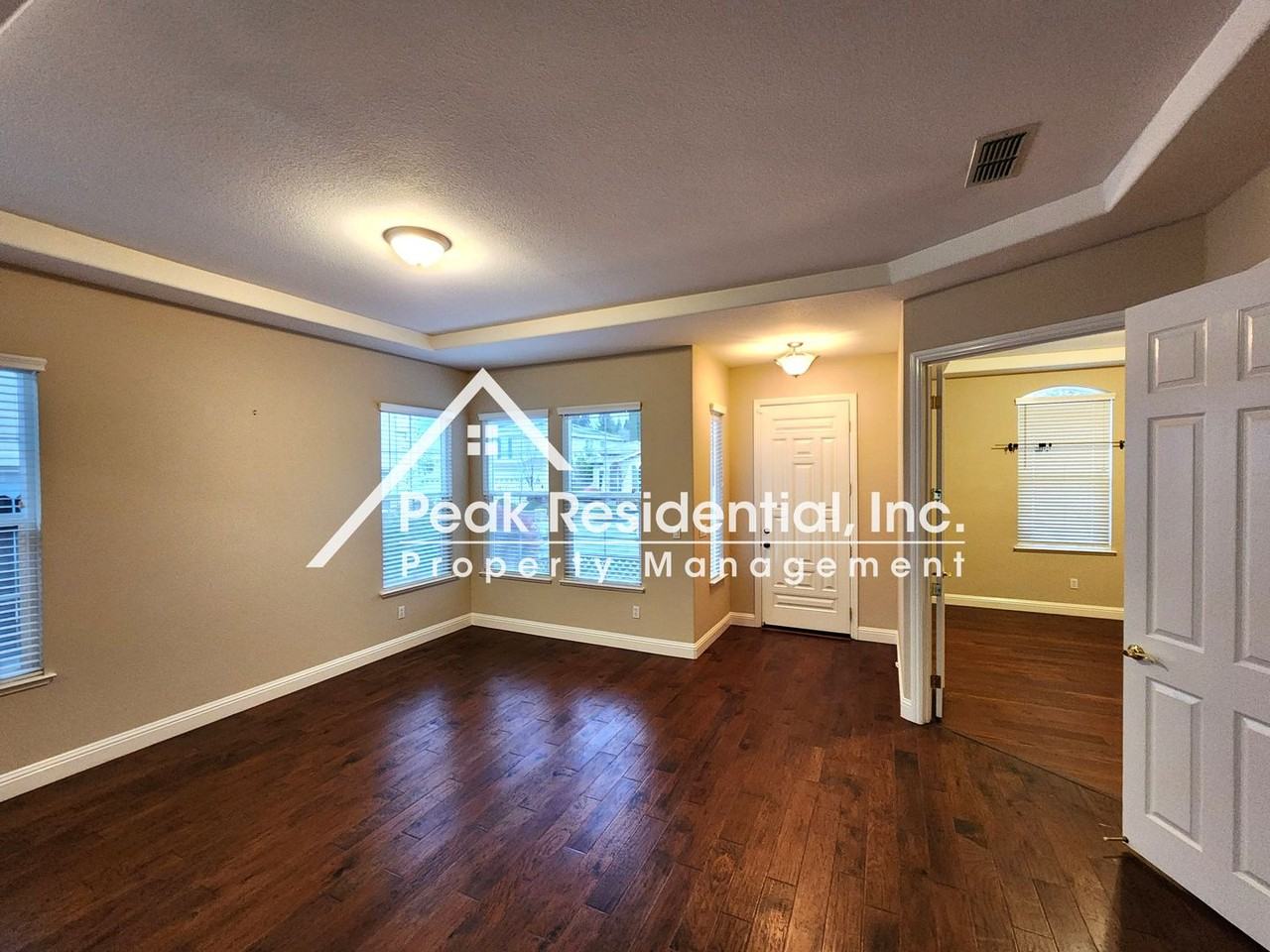 1044 Sandwick Way - Photo 5 of 38