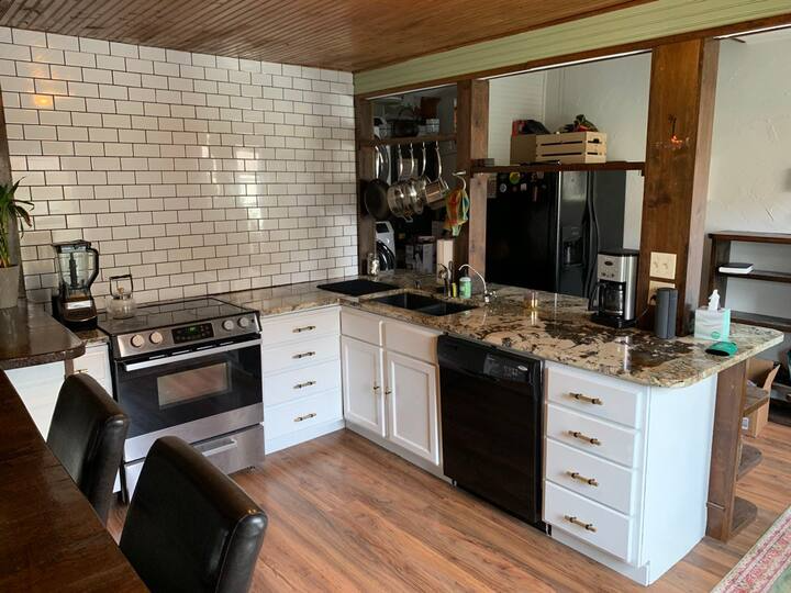 2312 E 9th St - Photo 3 of 13