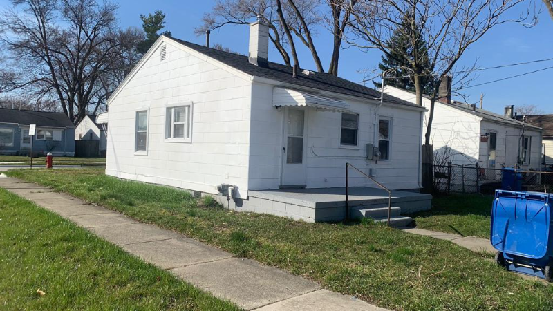 11123 Hudson Ave - Photo 3 of 17