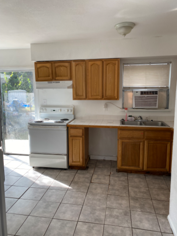 4524 Howard Street - Photo 4 of 14