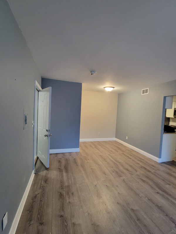 1145 Hartford Ave #8C - Photo 2 of 9