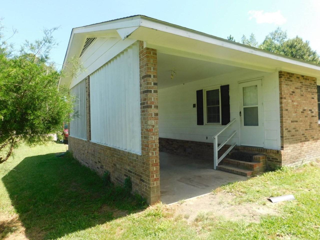 900 Blades Rd - Photo 2 of 20