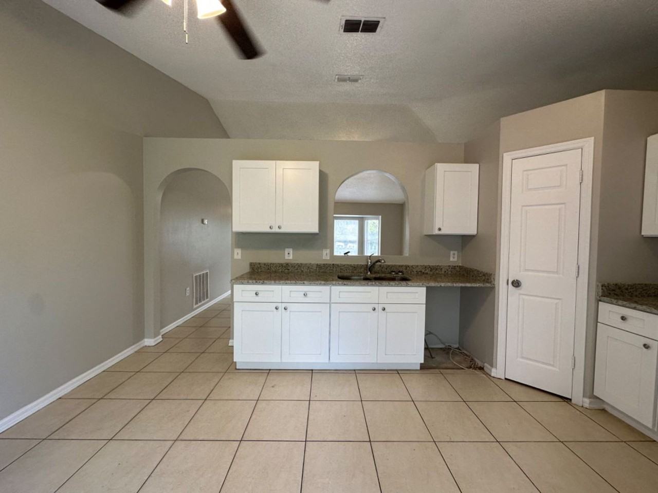 1123 Doncaster Ct - Photo 6 of 24