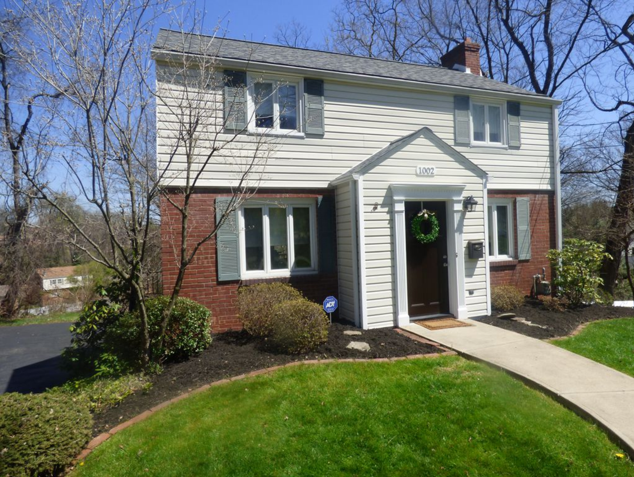 1002 Greenlawn Dr - Photo 2 of 36