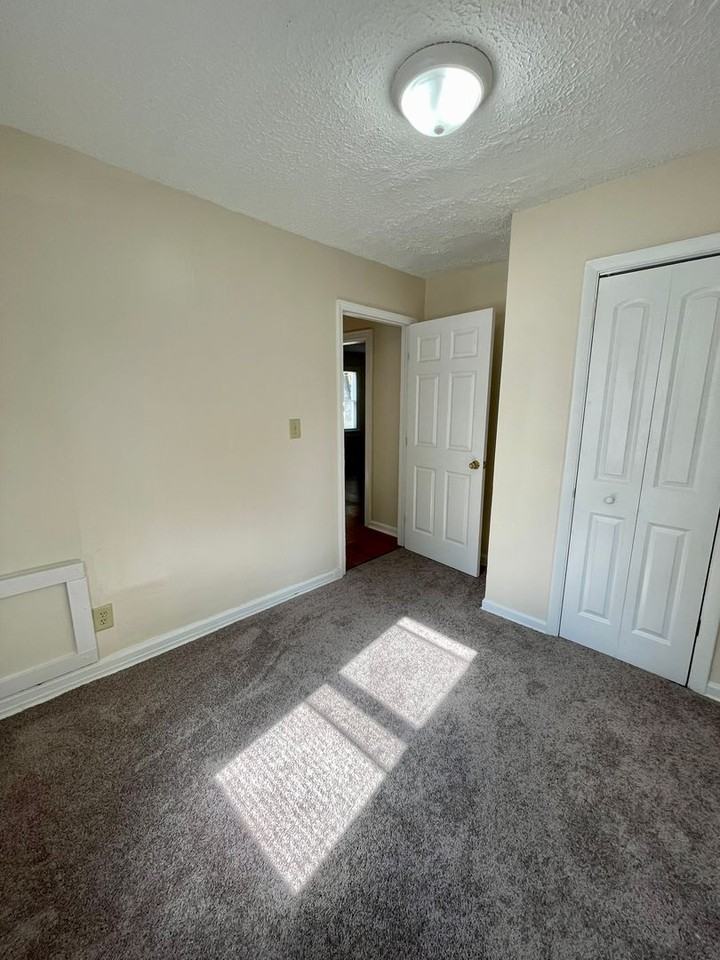 2221 Winton St - Photo 4 of 8