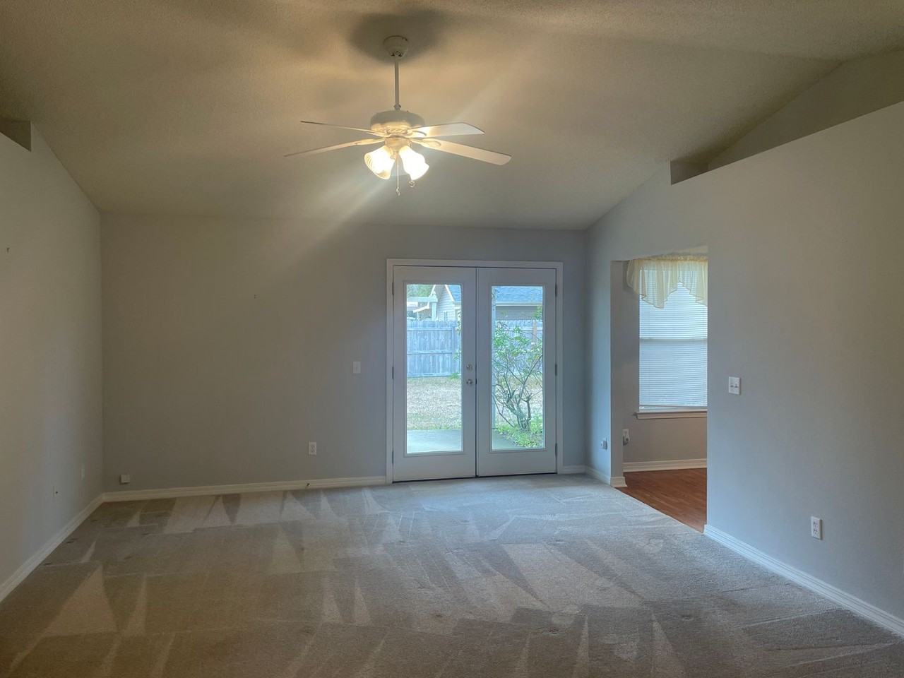 689 Buoy Dr - Photo 3 of 21