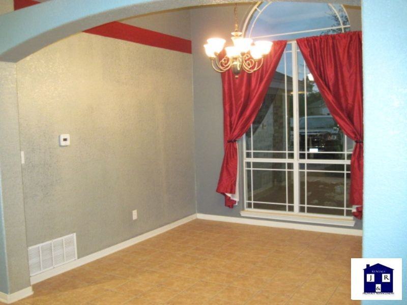 5705 Bald Ridge Ct - Photo 3 of 32