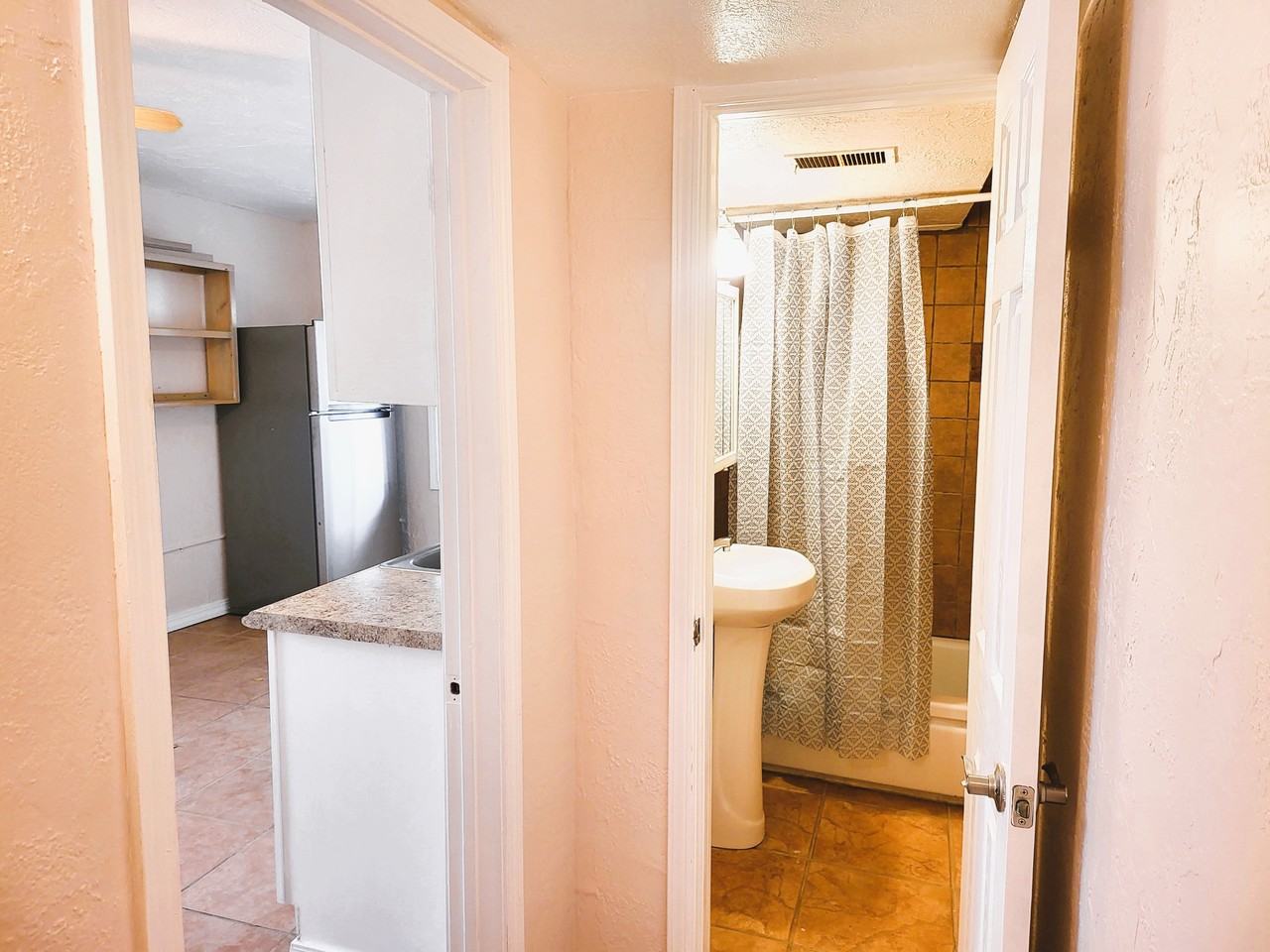 501 Park St #B - Photo 3 of 11