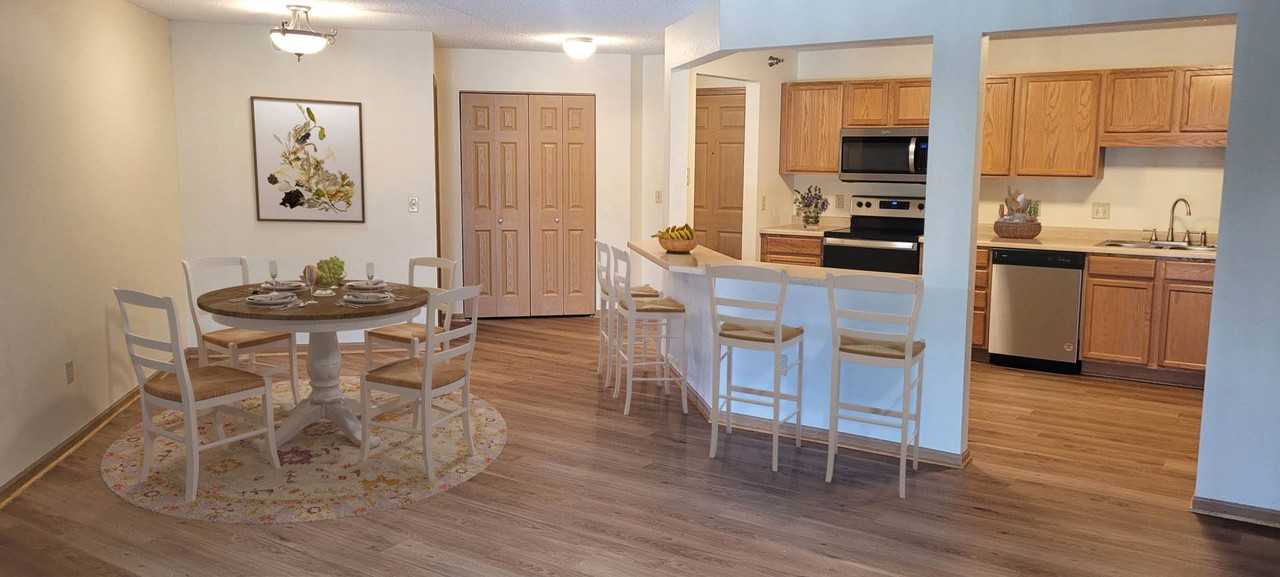 Lakewood Place Apartments - Photo 2 of 33
